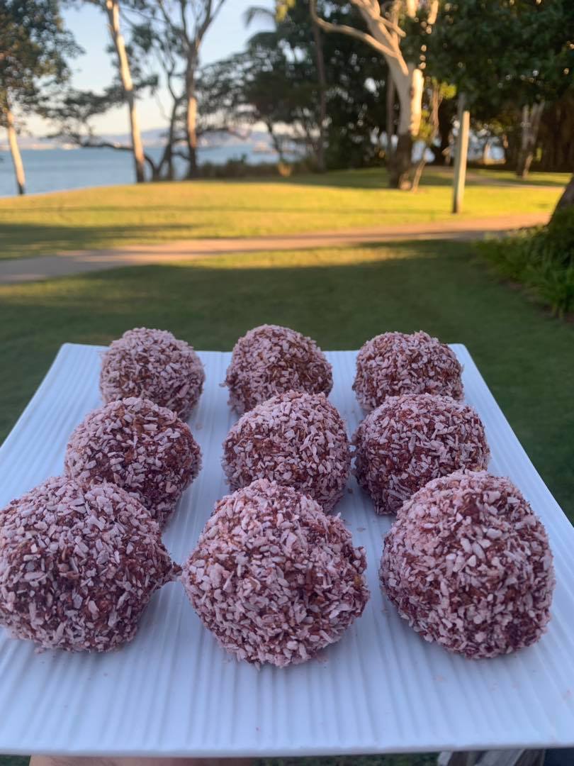 Raspberry-Cacao-Magnesium Bliss Balls